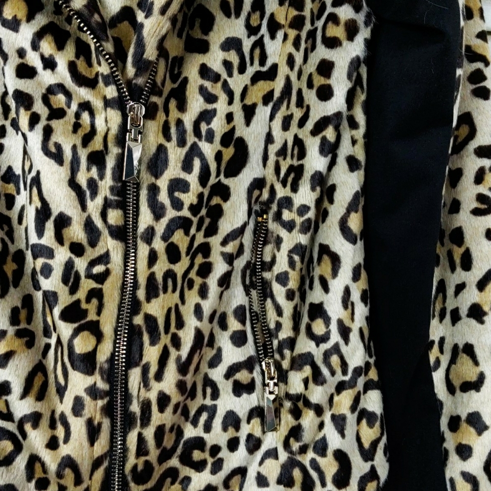 **SOLD**NWT-Donna Salyer Fabulous Faux Furs Leopard Moto Jacket - Picture 8 of 9